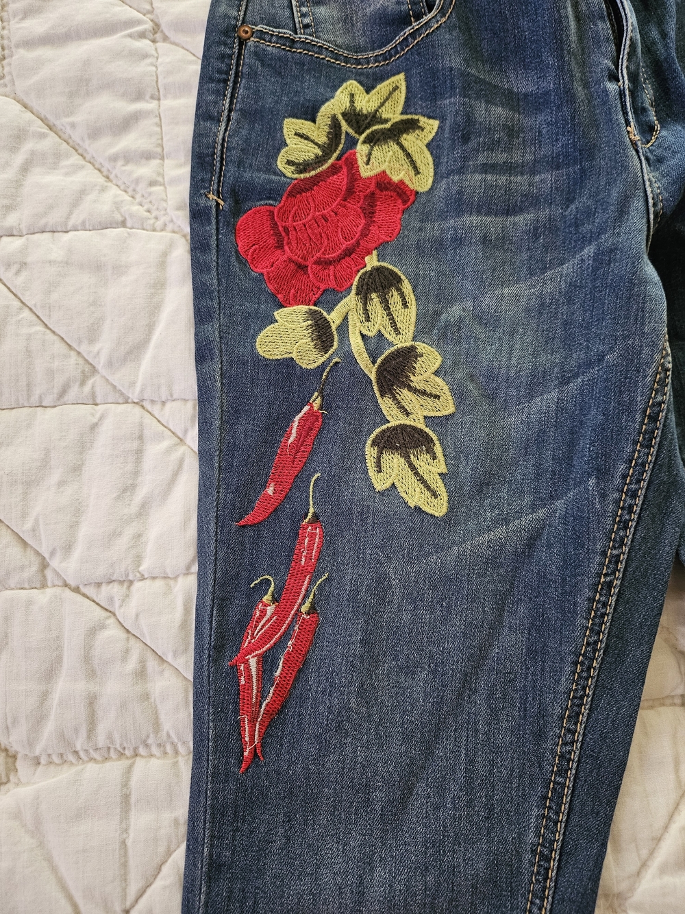 Indigo Rein-Two Button Mid-Rise Ankle -w/ Chili Pepper/Floral Embroidery- Size 7 - Picture 7 of 10